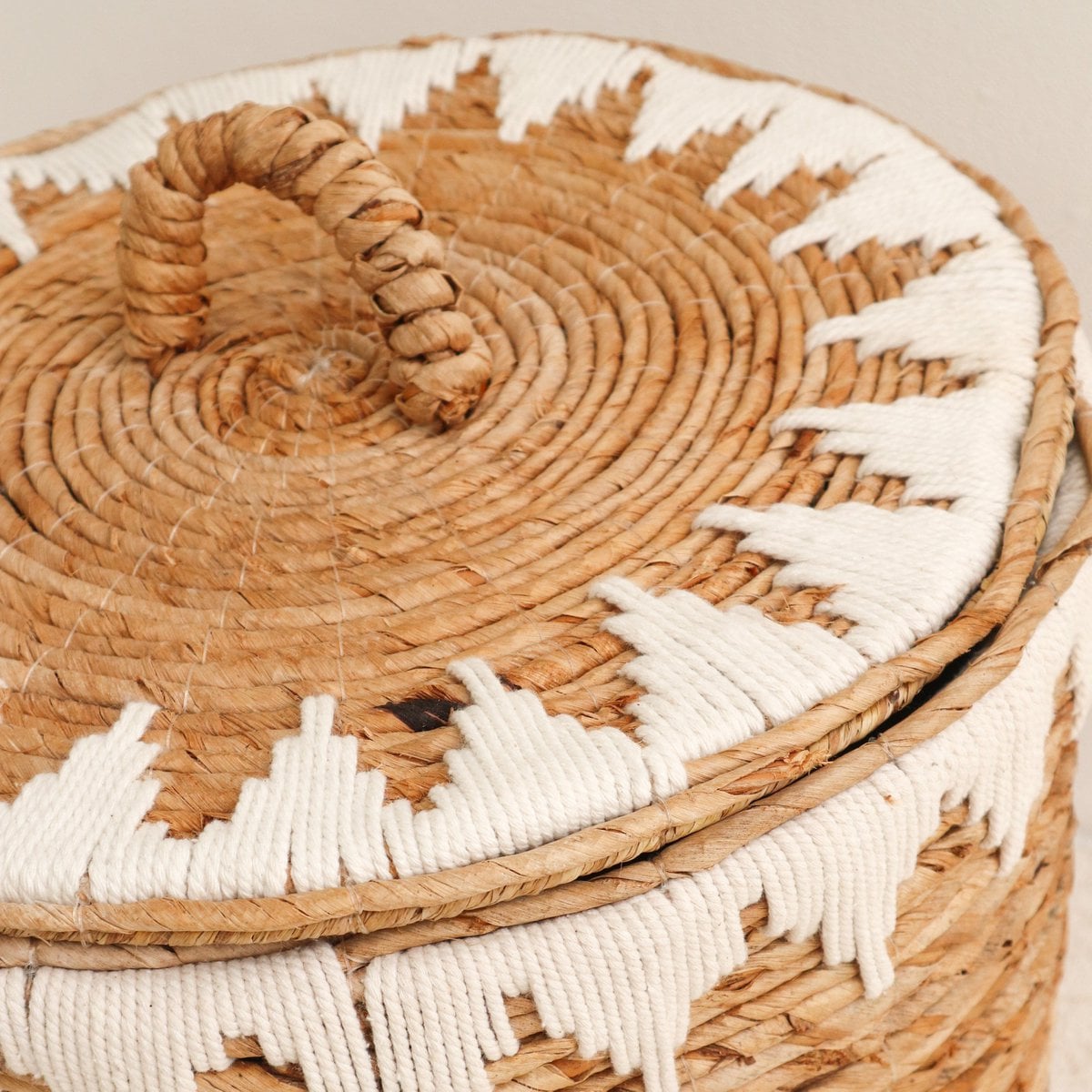 Laundry Basket with Lid Handwoven from Banana Fibre EMPAT Large Decorative Hamper Basket with White Cotton Macramé (2 sizes) - LUXONAS HOME