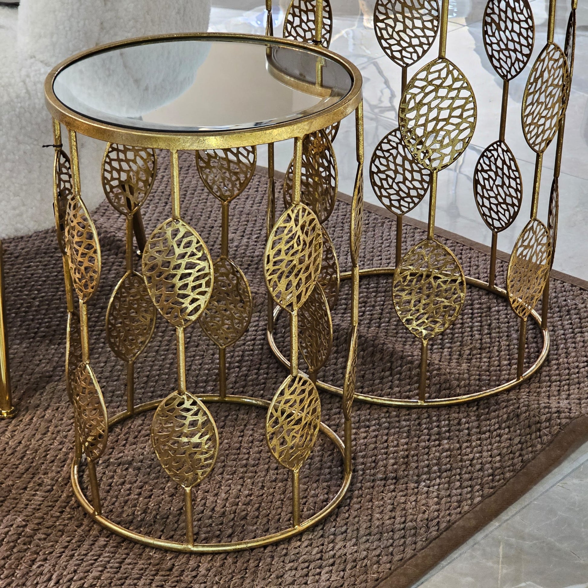Leaf Detail Large Mirror Top Side Table - LUXONAS