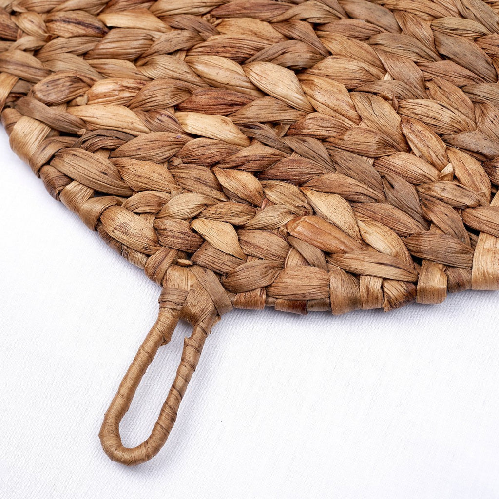 Leaf - shaped placemat (Set of 2, 4 or 6) 48 cm | Boho table mat DITU made from water hyacinth - LUXONAS HOME