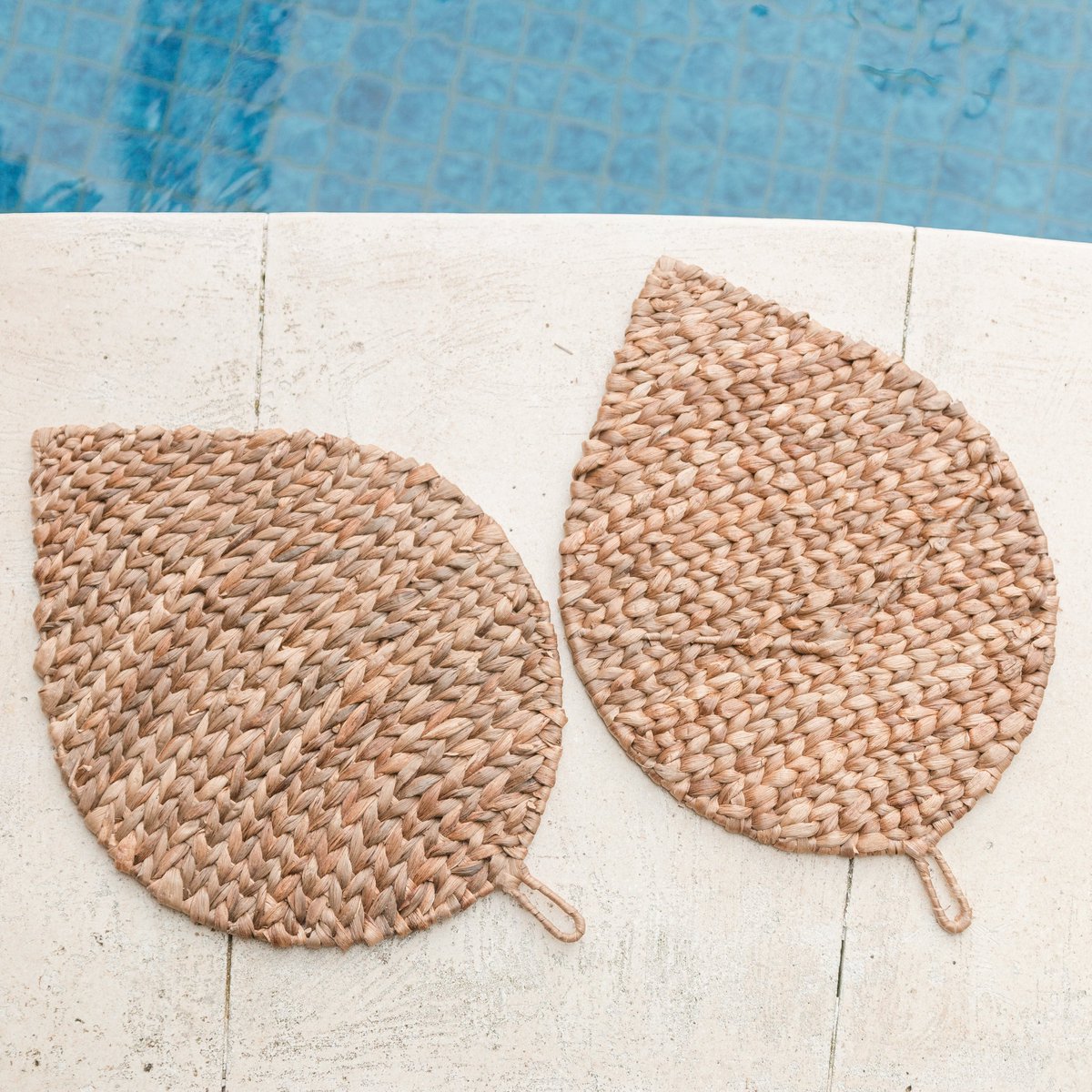 Leaf - shaped placemat (Set of 2, 4 or 6) 48 cm | Boho table mat DITU made from water hyacinth - LUXONAS HOME