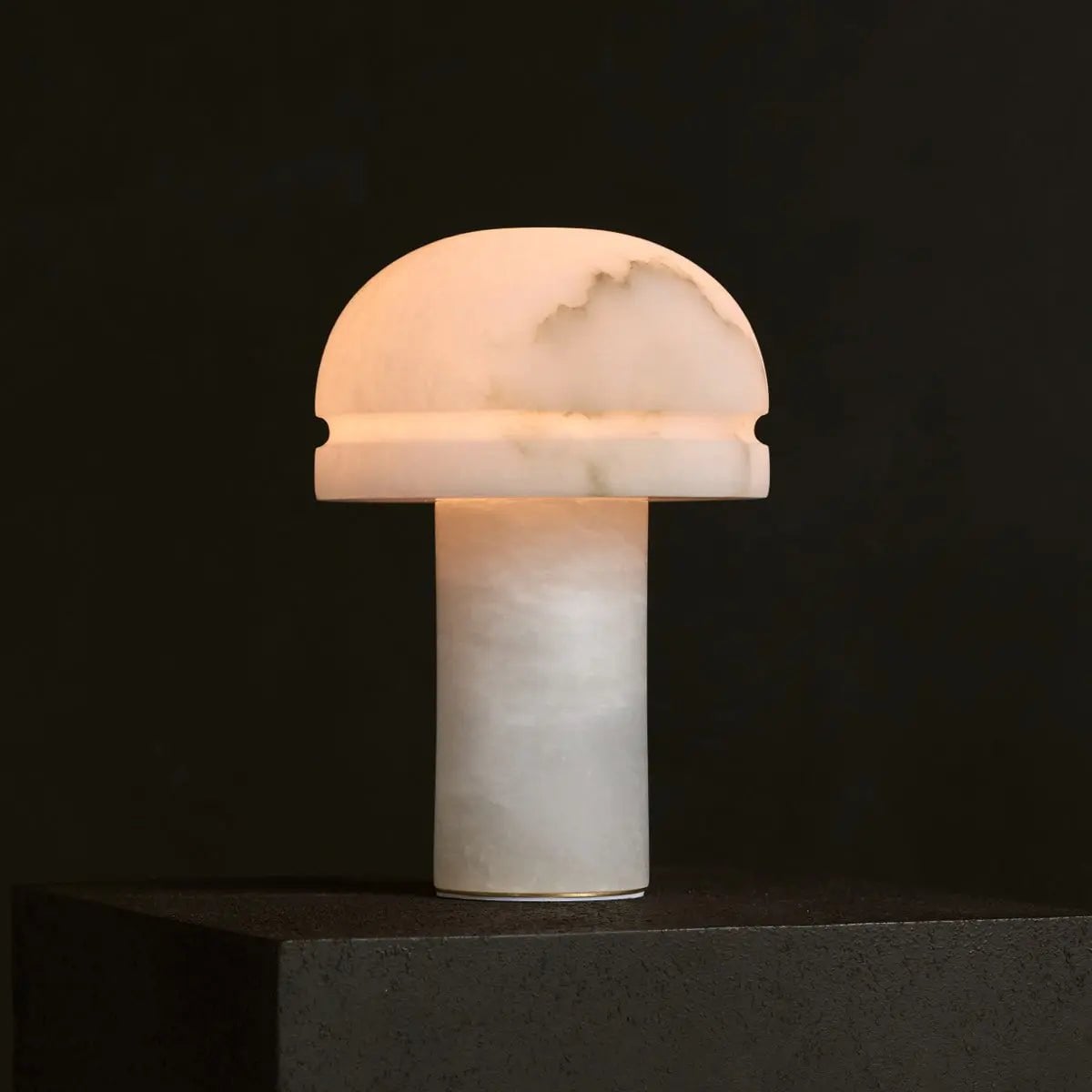 Leonardo Stylish Alabaster Lamp | Elegant Lighting - LUXONAS HOME