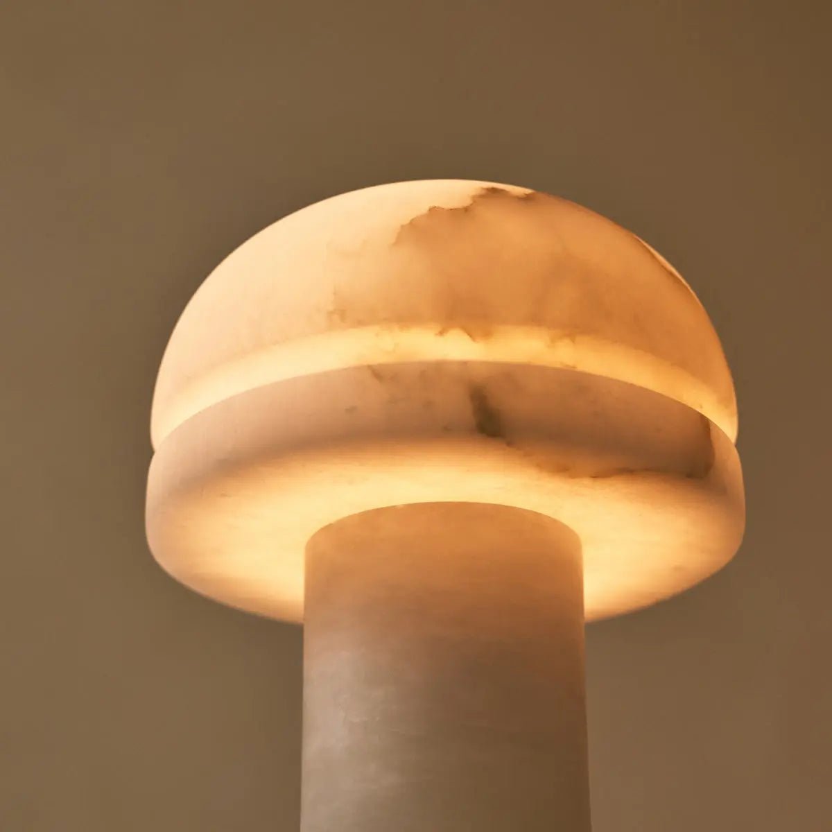 Leonardo Stylish Alabaster Lamp | Elegant Lighting - LUXONAS HOME