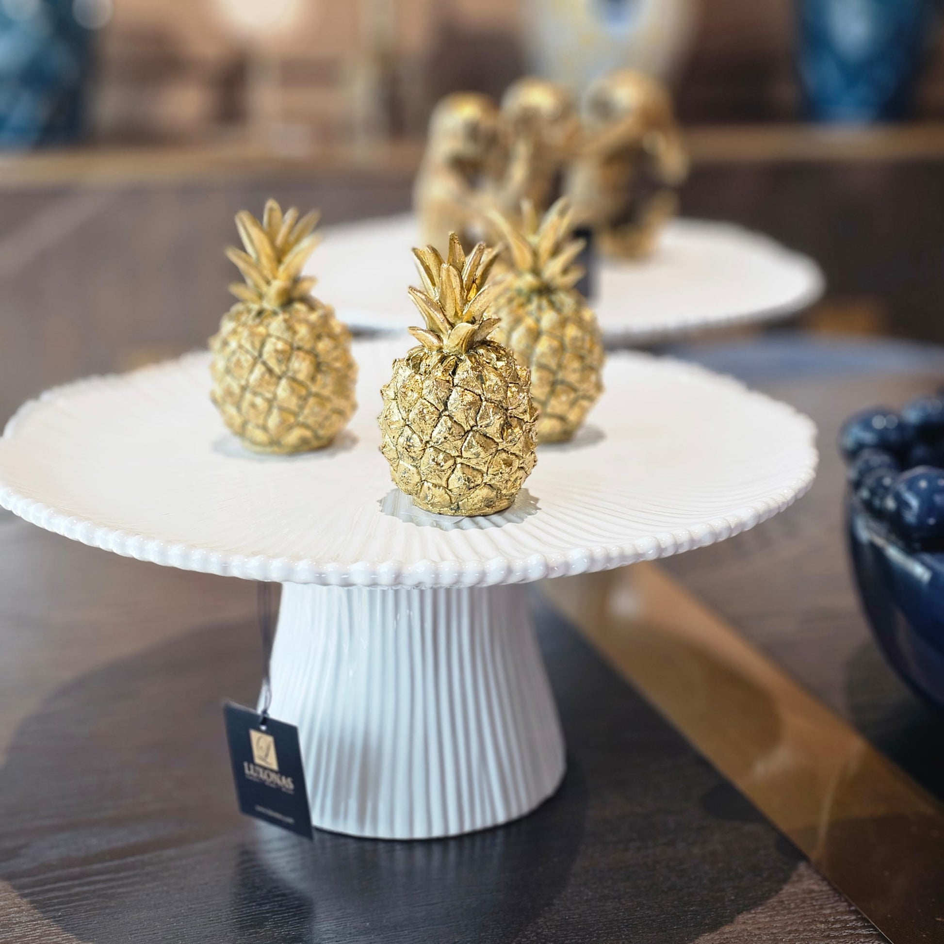 Linear Organic Shaped Ceramic Cake Stand - LUXONAS