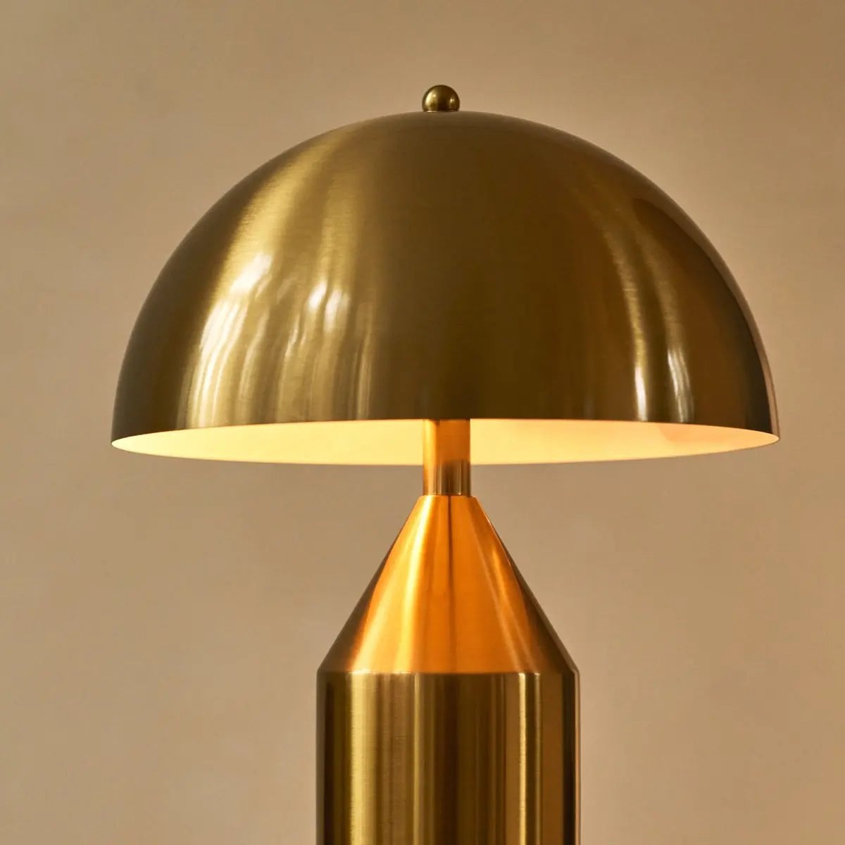 Otto Gold Dressoir Lamp – Stylish Metal Table Lamp for Any Room - LUXONAS HOME