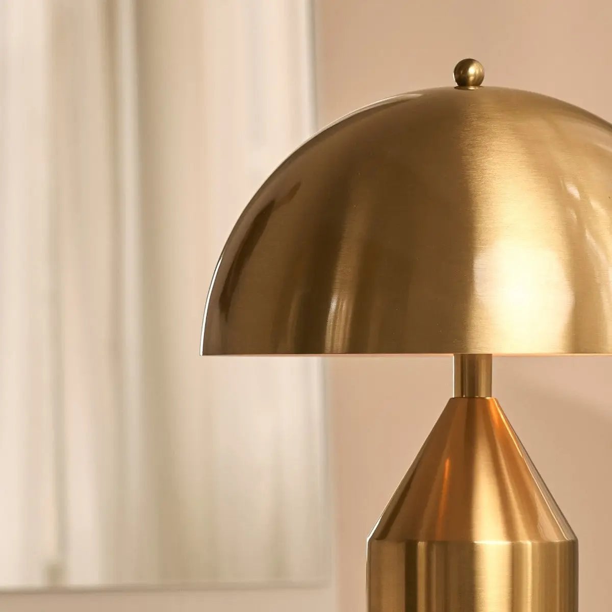 Otto Gold Dressoir Lamp – Stylish Metal Table Lamp for Any Room - LUXONAS HOME