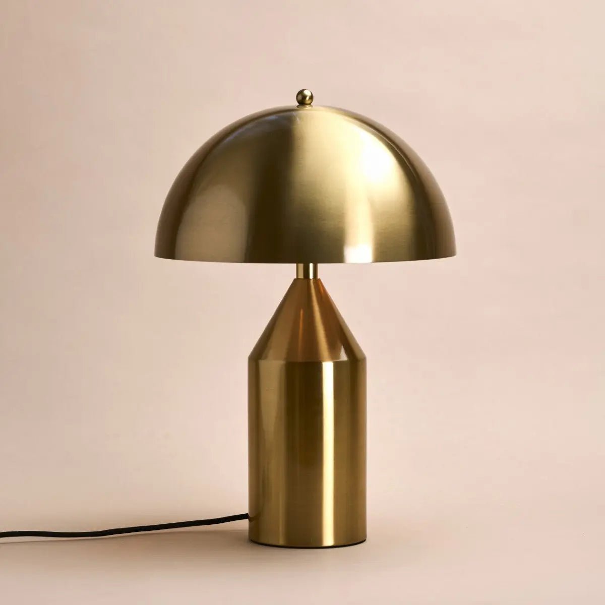 Otto Gold Dressoir Lamp – Stylish Metal Table Lamp for Any Room - LUXONAS HOME