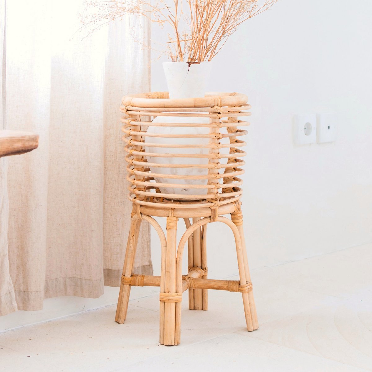 Rattan Plant Stand Round – Boho Planter – Rattan Plant Basket – Natural Flower Stand for Pots up to Ø20 cm AKARA - LUXONAS HOME