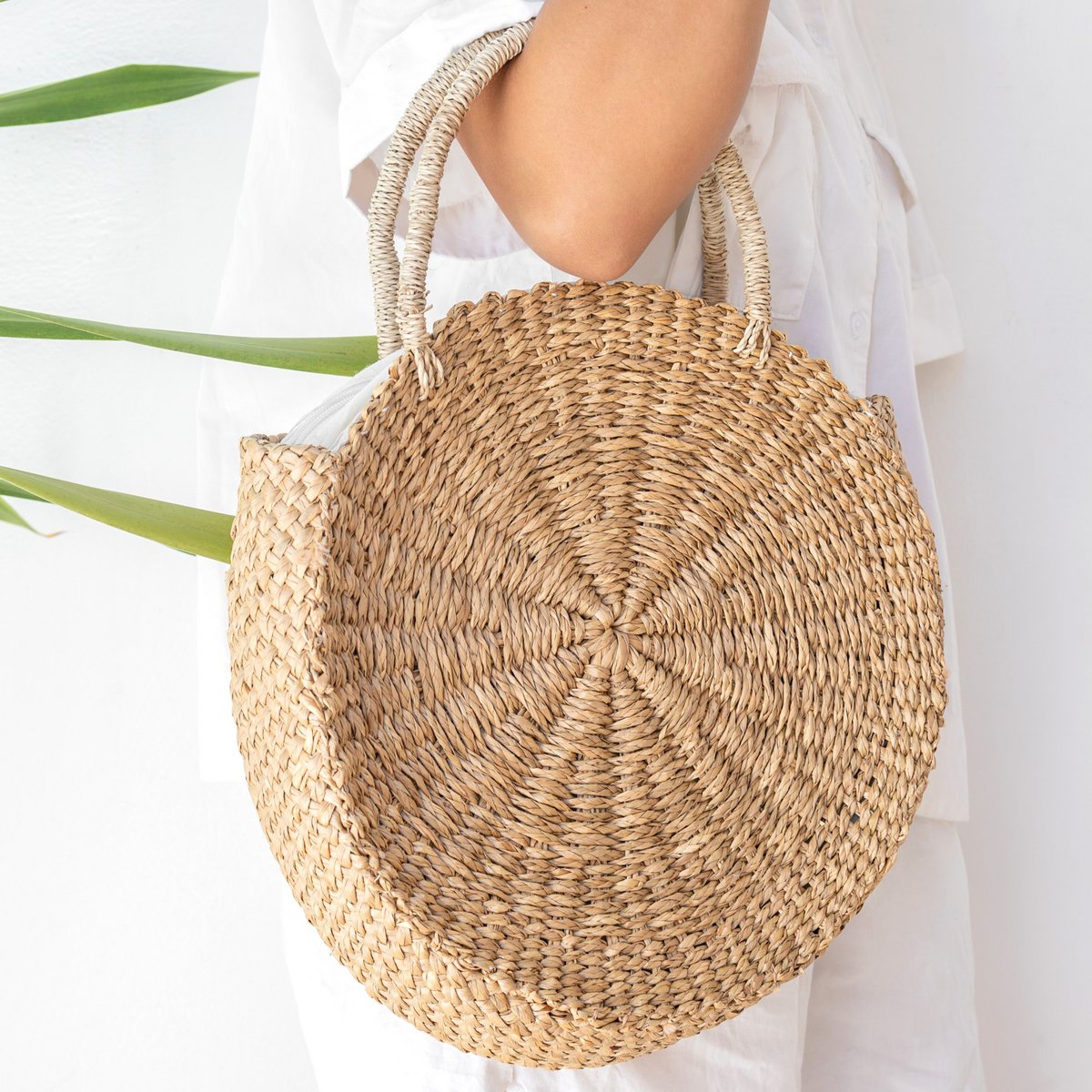 Round Bag Made from Woven Seagrass MENARA - LUXONAS HOME