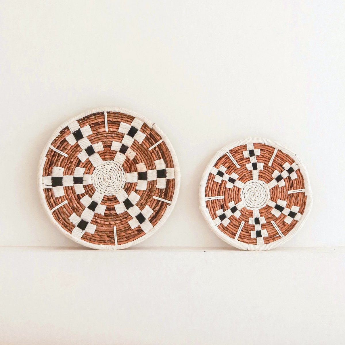 Round Boho Wall Basket or Flat Bowl TAMAN made of Banana Fibre (30 cm S / 40 cm M) - LUXONAS HOME