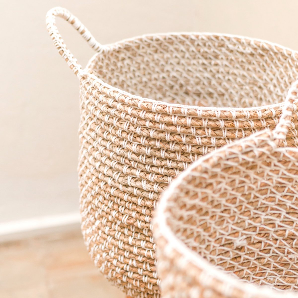 Round Laundry & Storage Basket GUNUNG — Banana Fibre with Cotton Macramé Pattern - LUXONAS HOME
