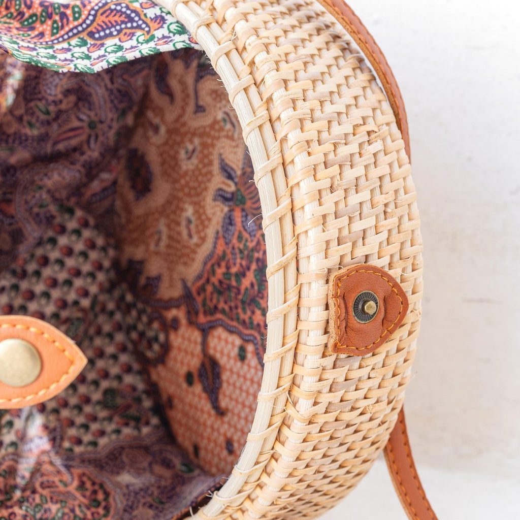 Round Rattan Bag Beige Handmade Crossbody Bag with Synthetic Leather Straps Shoulder Bag Boho Bali Bag SENJA (natural) - LUXONAS HOME