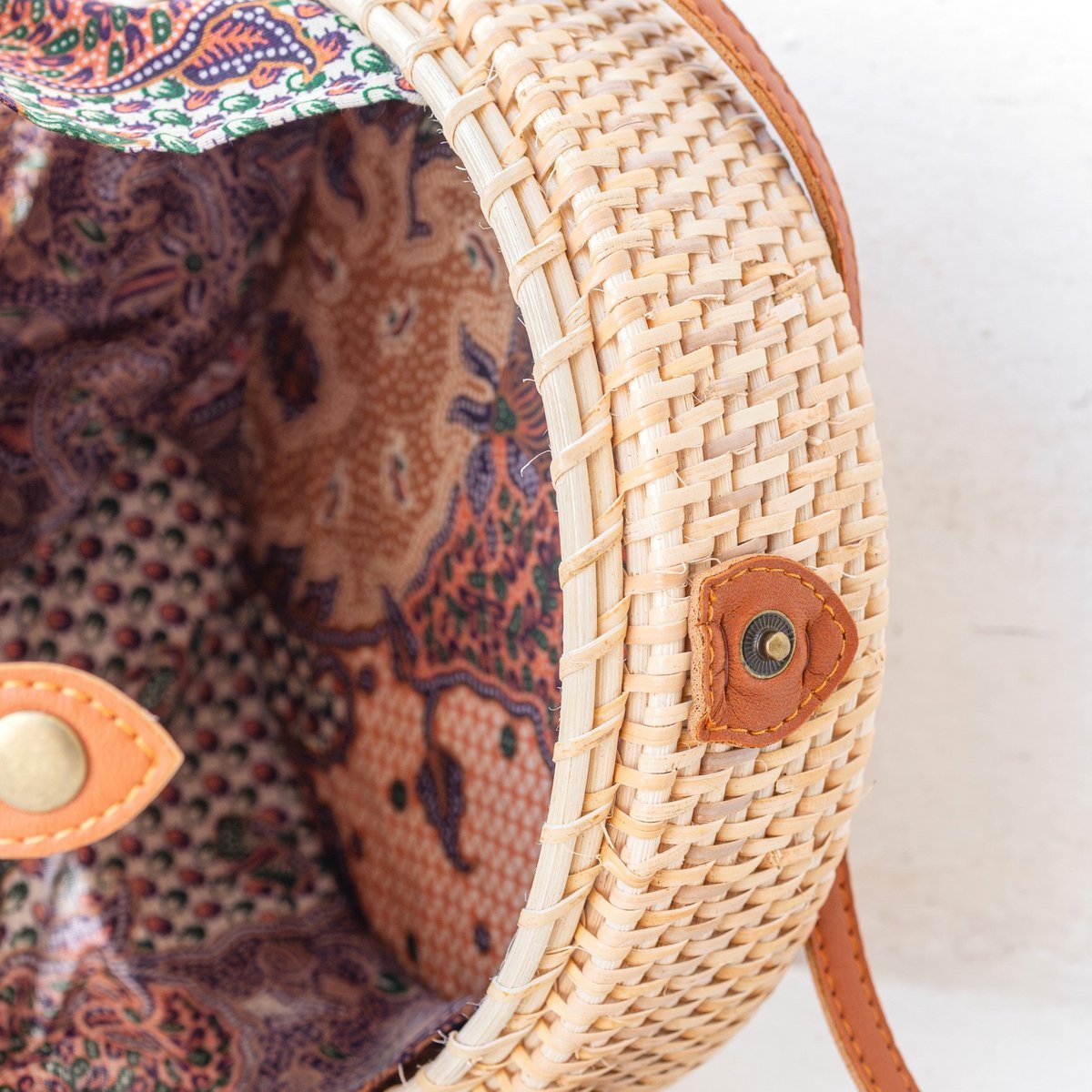 Round Rattan Bag Beige Handmade Crossbody Bag with Synthetic Leather Straps Shoulder Bag Boho Bali Bag SENJA (natural) - LUXONAS HOME