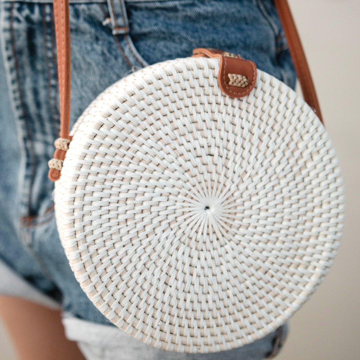 Round Rattan Bag White Handmade Crossbody Bag with Synthetic Leather Straps Shoulder Bag Boho Bali Bag SENJA (white) - LUXONAS HOME