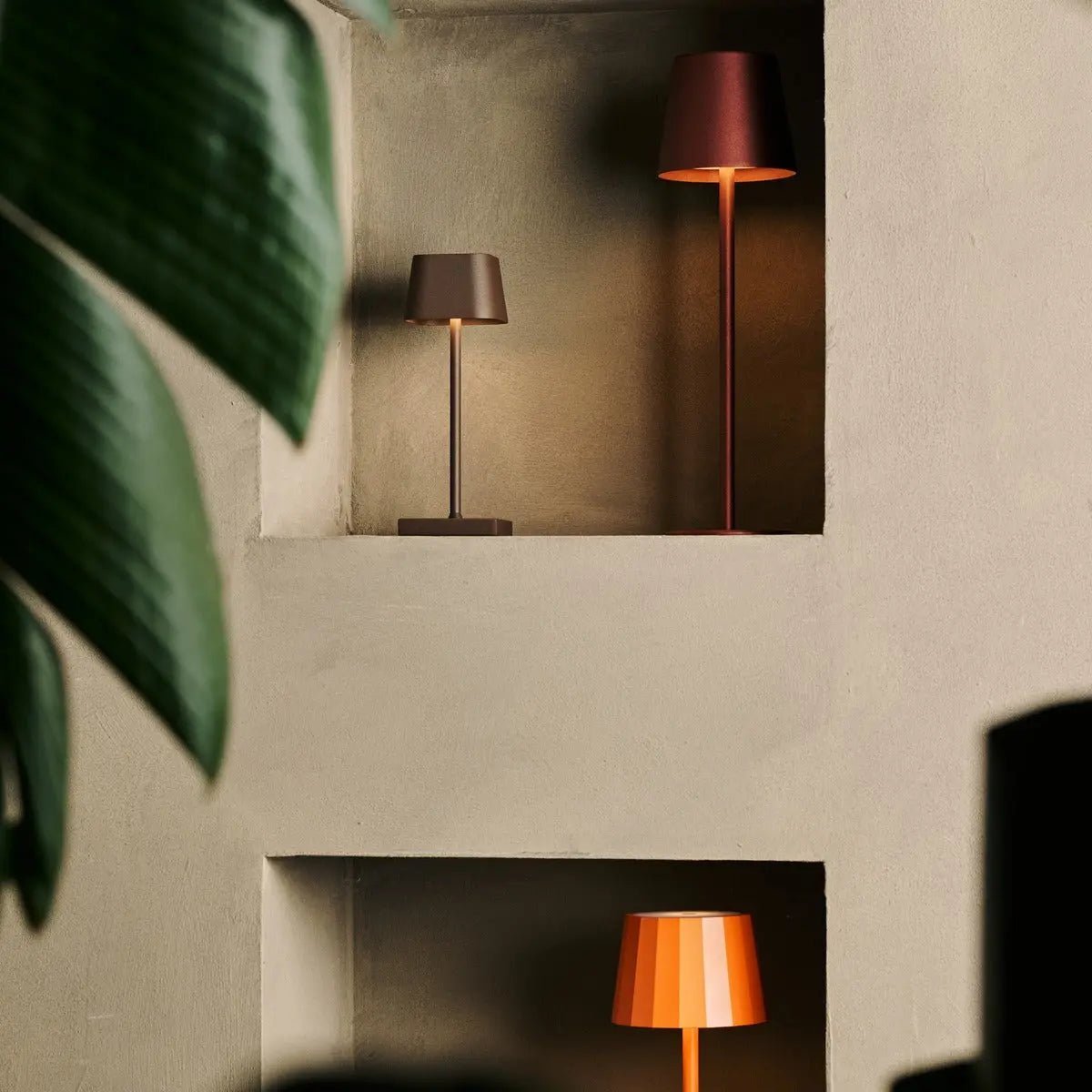 Sarphati Mini Mocha Brown Cordless Table Lamp | Rechargeable via Charging Station & 3 Light Modes - LUXONAS HOME