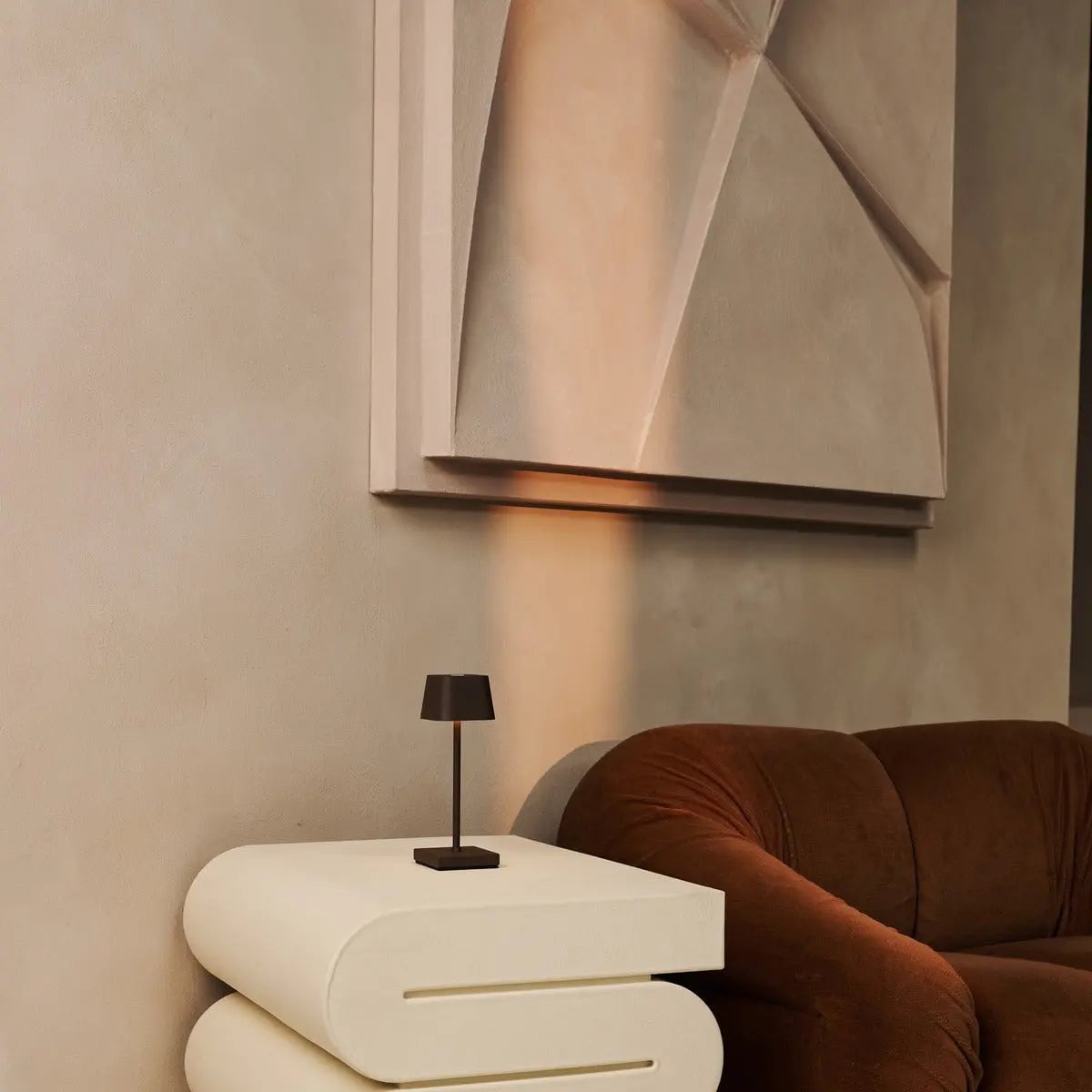 Sarphati Mini Mocha Brown Cordless Table Lamp | Rechargeable via Charging Station & 3 Light Modes - LUXONAS HOME