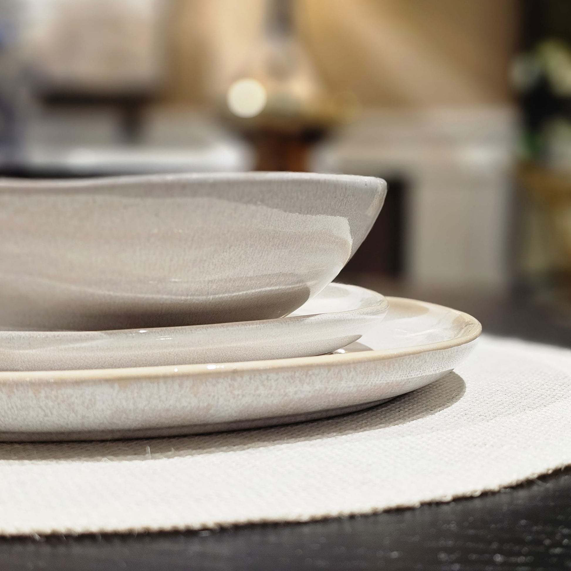 Set of 4 Cream Organic Shape Plates - 20cm - LUXONAS