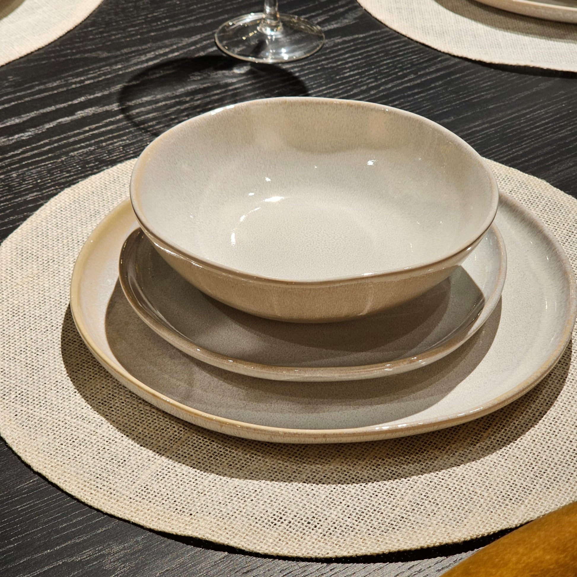 Set of 4 Cream Organic Shaped Plates - 27cm - LUXONAS