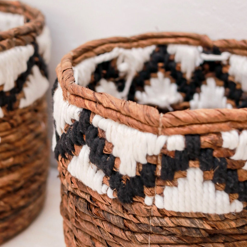 Small Round Basket for Plants or as Storage | Woven Boho Basket SADARA with Macrame Pattern - LUXONAS HOME