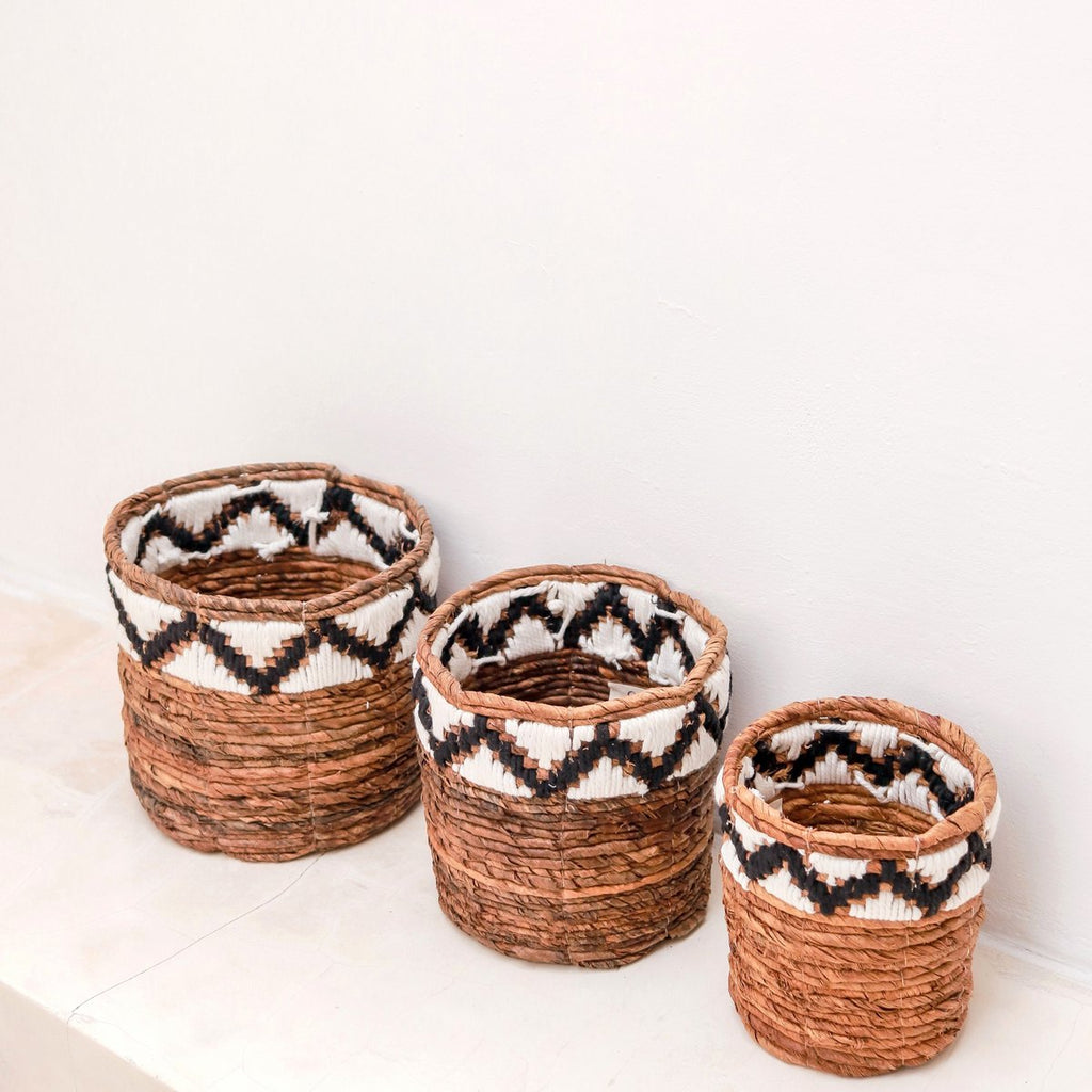Small Round Basket for Plants or as Storage | Woven Boho Basket SADARA with Macrame Pattern - LUXONAS HOME