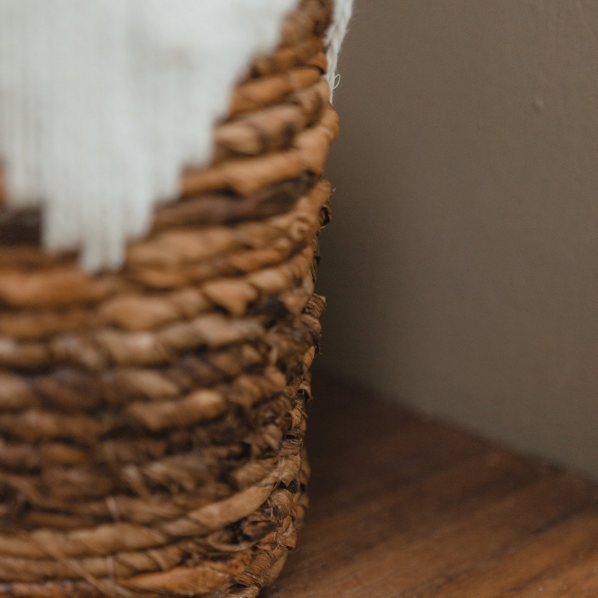 Small Seagrass Basket MENIK | Plant Basket | Woven Boho Basket | Planter | Round Flower Basket | Macrame Basket - LUXONAS HOME