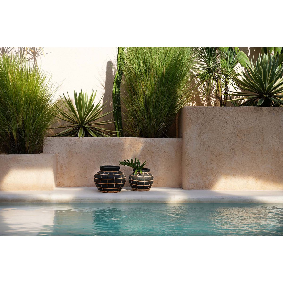 The Belly Vase - Black Natural - M - LUXONAS HOME