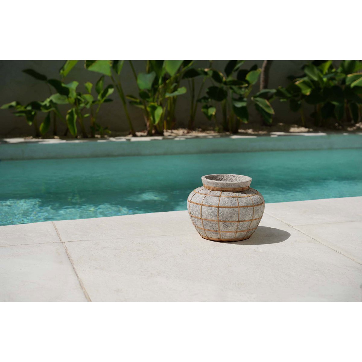 The Belly Vase - Concrete Natural - M - LUXONAS HOME