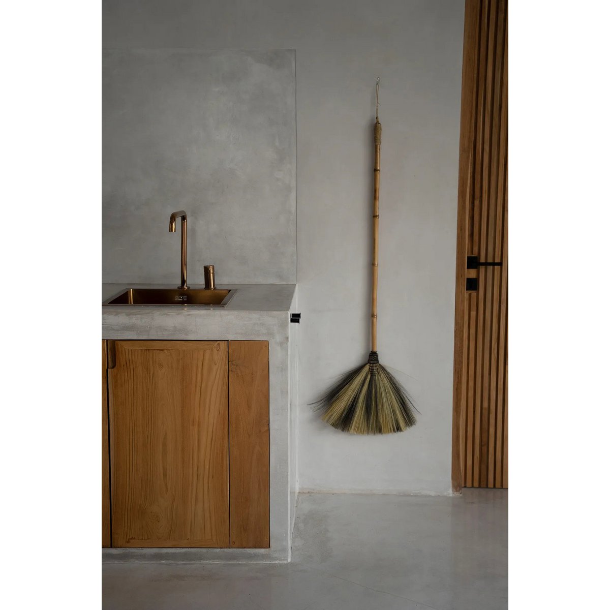 The Big Broom - Natural Black - LUXONAS HOME