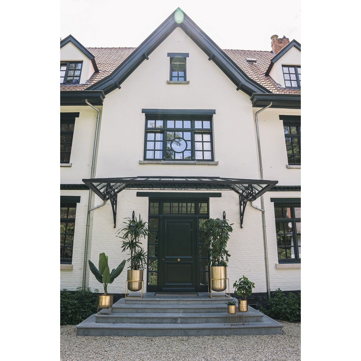 The Brass Planter on Stand - Brass - L - LUXONAS HOME