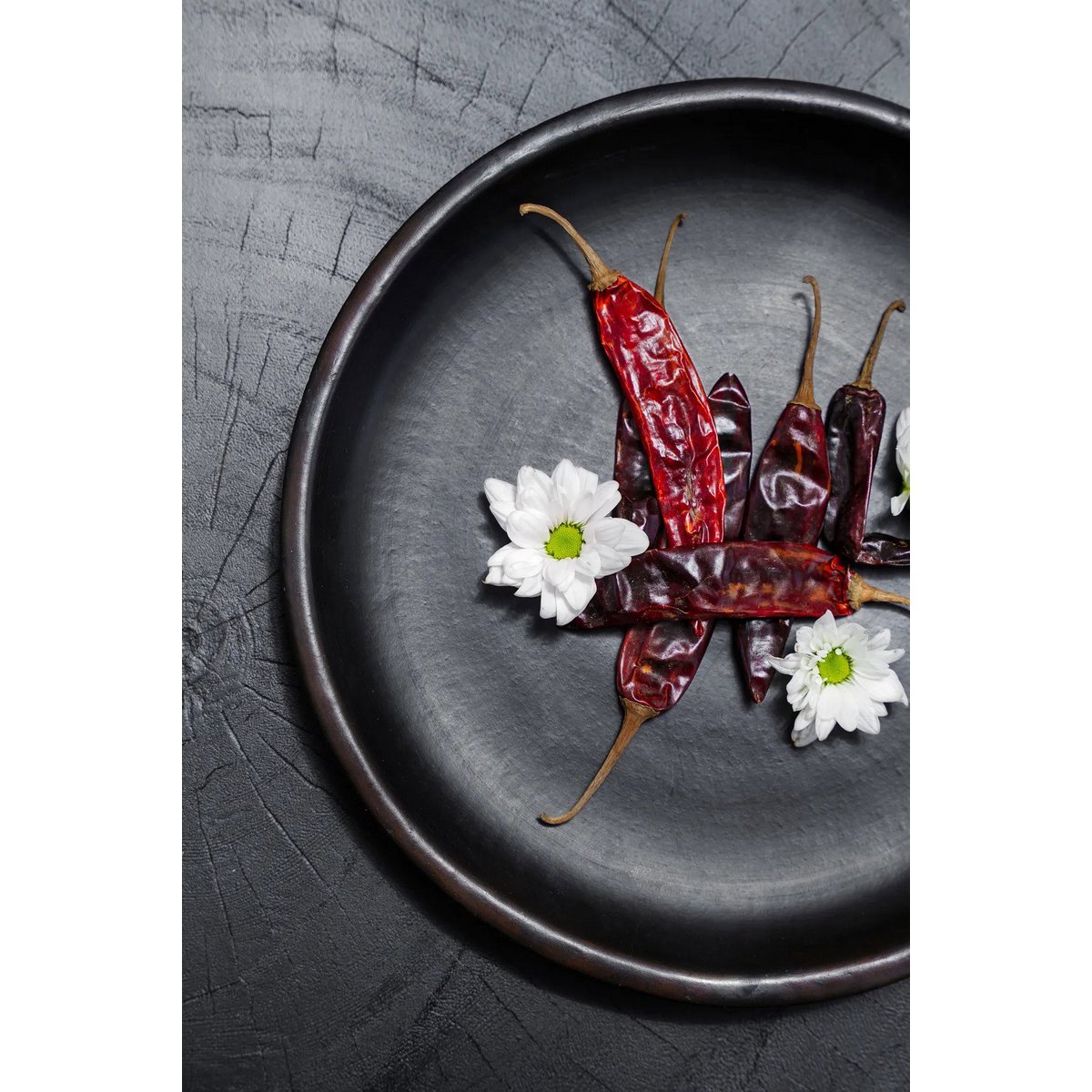 The Burned Classic Plate - Black - M - LUXONAS HOME