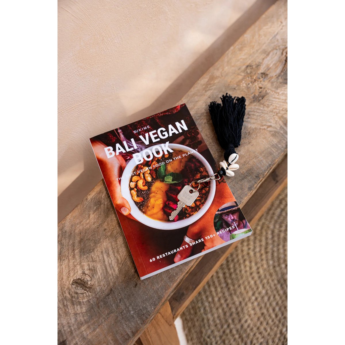 The Cowrie Tassel Keychain - Black - LUXONAS HOME