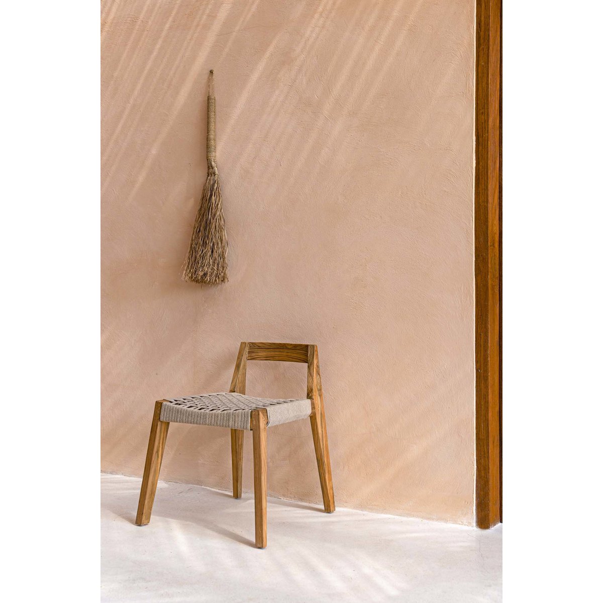 The Grumpy Broom - Natural - LUXONAS HOME