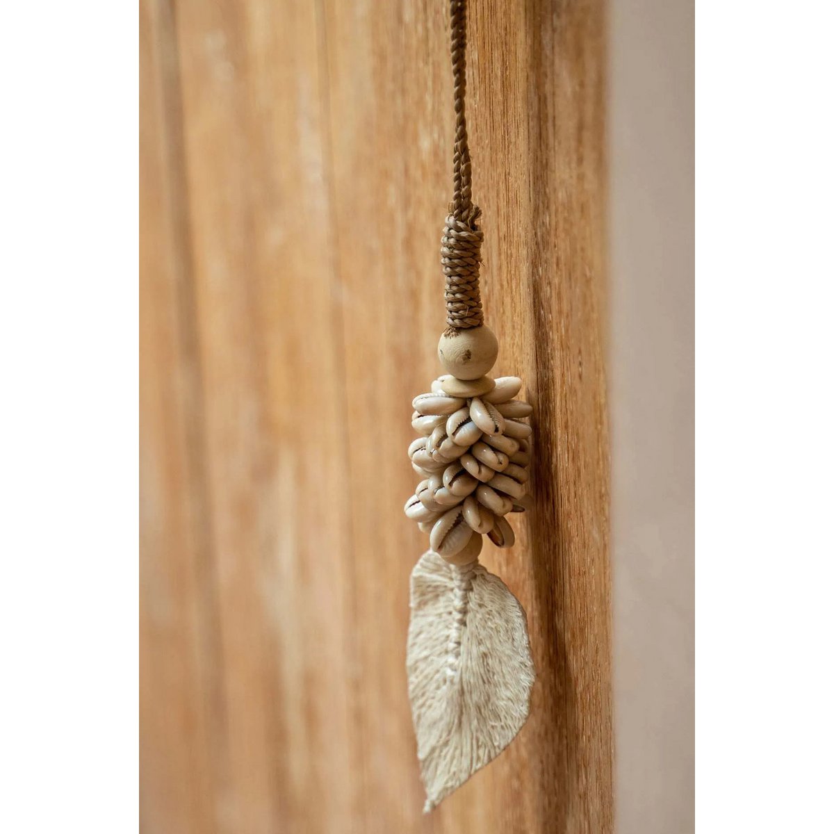 The Leaf & Shell Tassel - Natural - LUXONAS HOME