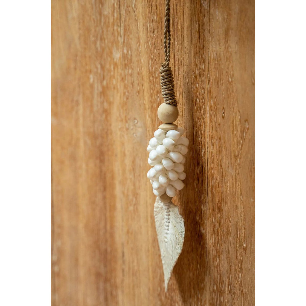 The Leaf & Shell Tassel - White - LUXONAS HOME