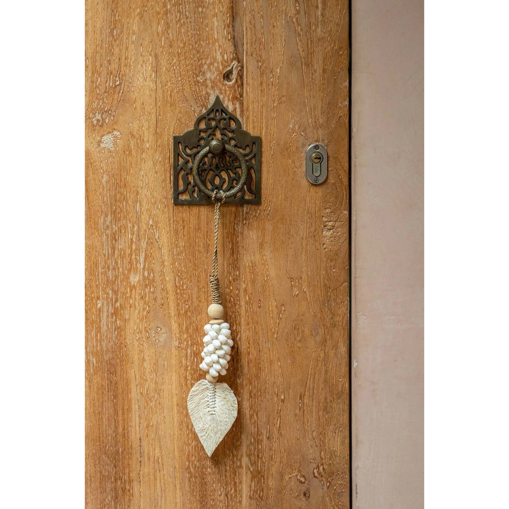 The Leaf & Shell Tassel - White - LUXONAS HOME