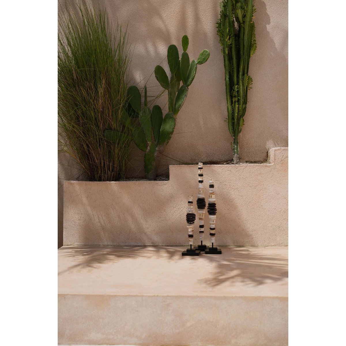 The Money Shell on Stand - Black White - L - LUXONAS HOME