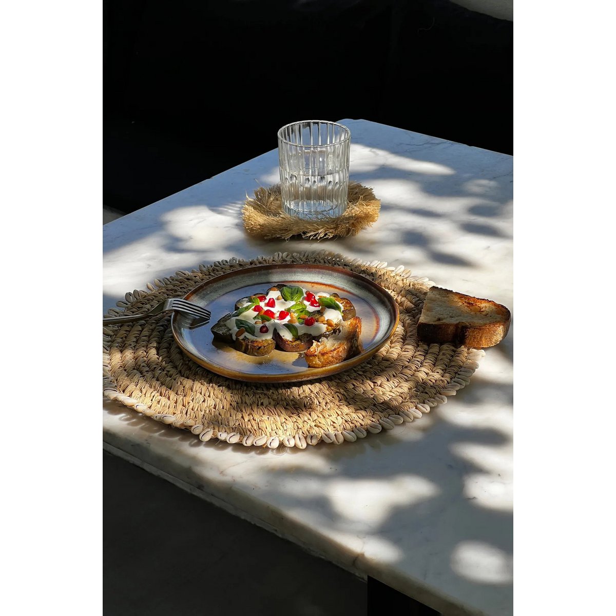 The Raffia Shell Placemat - Natural - LUXONAS HOME