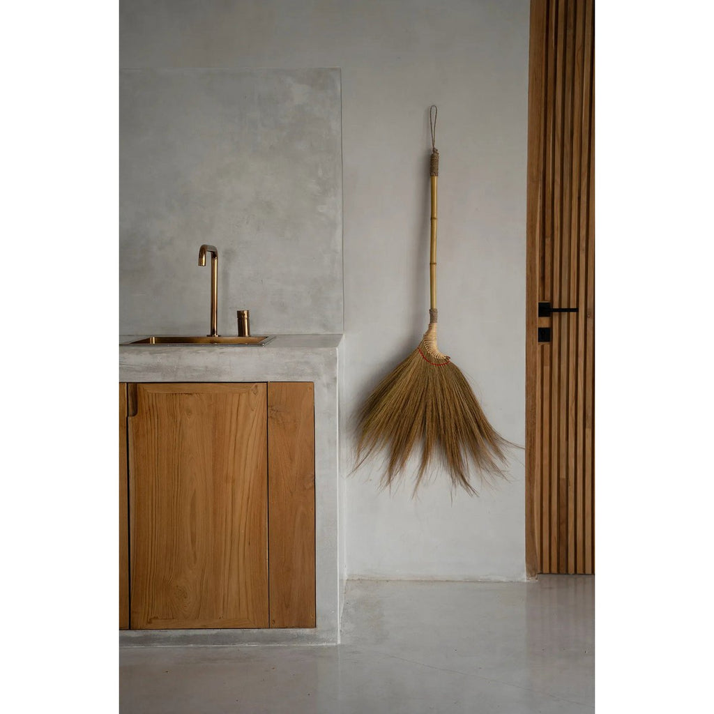 The Rayung Broom - Natural - LUXONAS HOME
