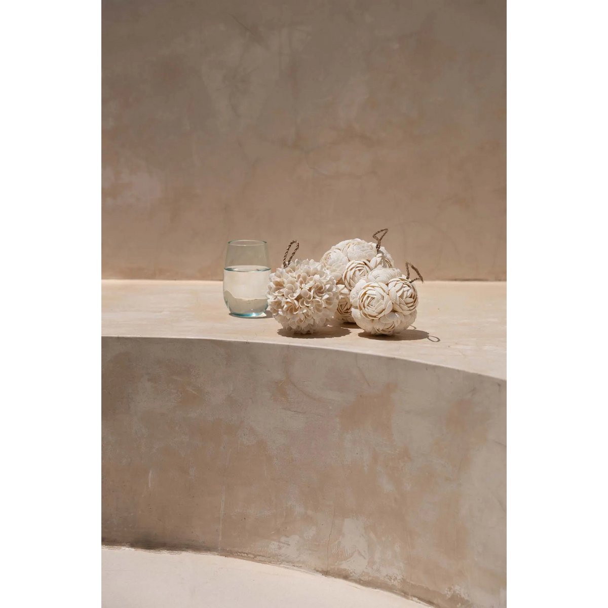 The Rose Shell Ball - White - M - LUXONAS HOME