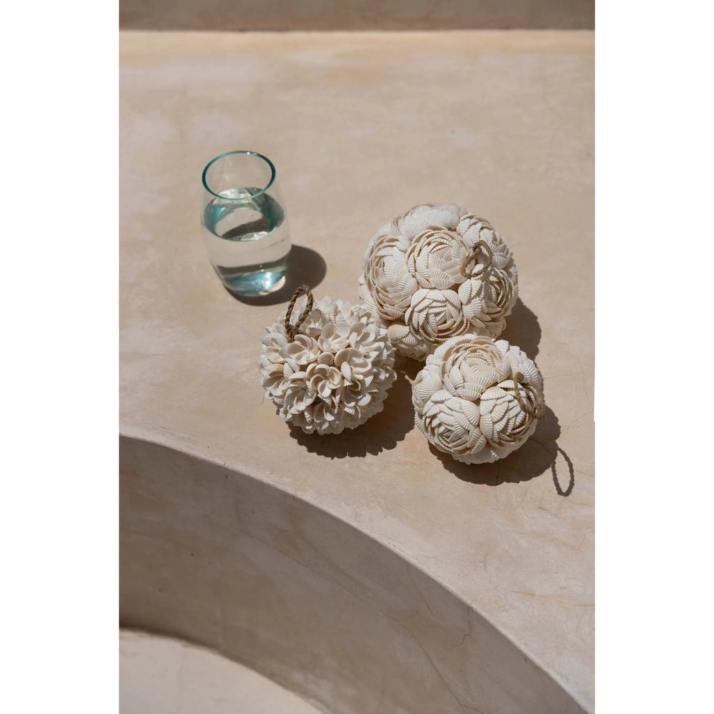 The Rose Shell Ball - White - M - LUXONAS HOME