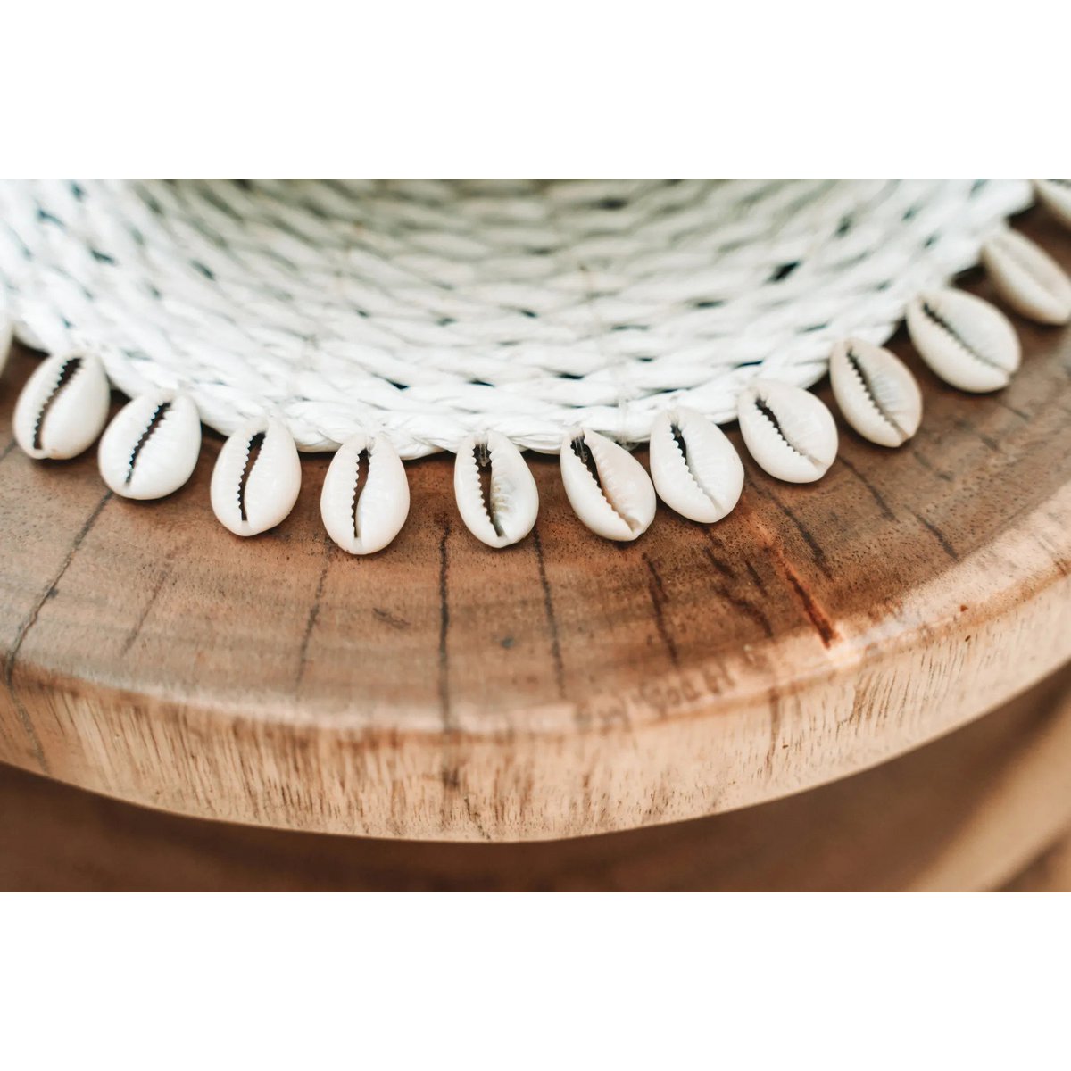 The Seagrass Shell Pan Coaster - White - LUXONAS HOME