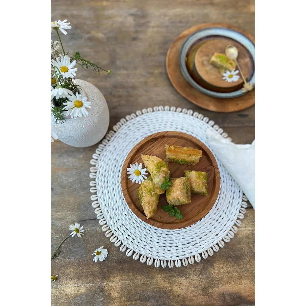 The Seagrass Shell Placemat - White - LUXONAS HOME