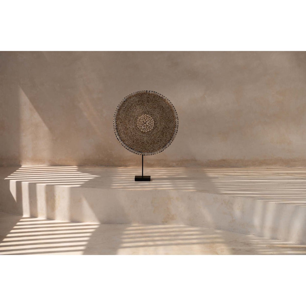 The Shell Guadeloupe on Stand - Natural White - LUXONAS HOME