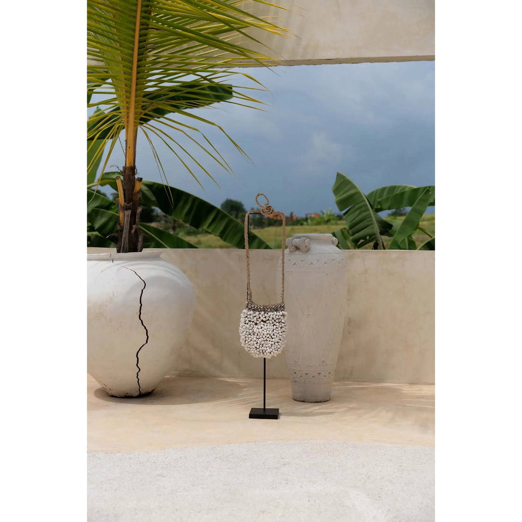 The Shell Purse on Stand - LUXONAS HOME