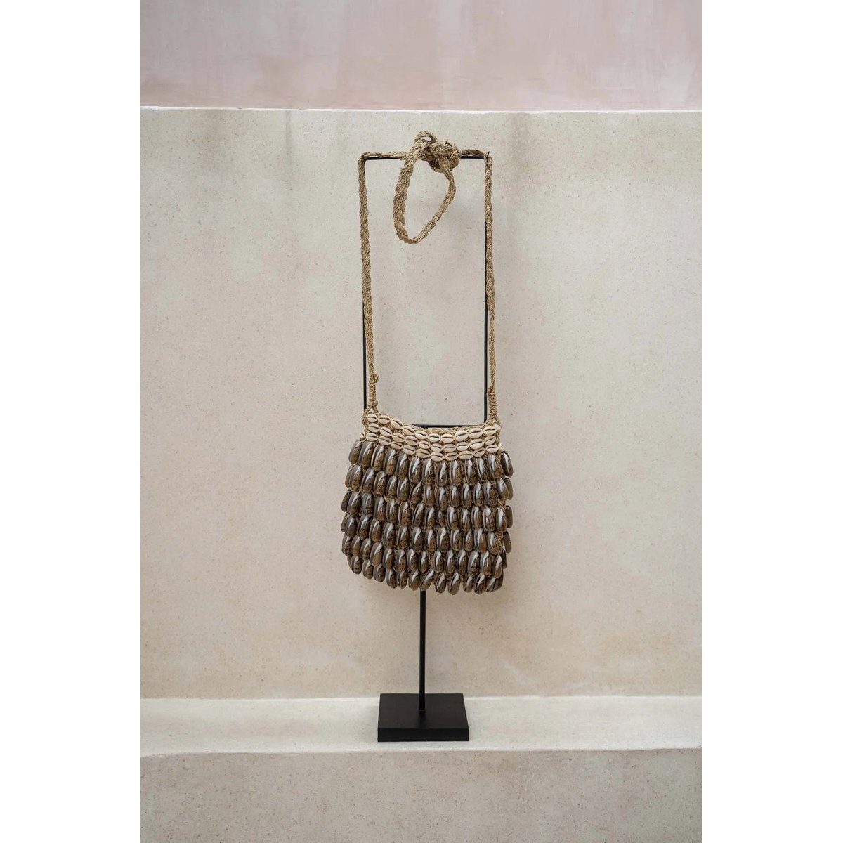 The Shell Purse on Stand - LUXONAS HOME