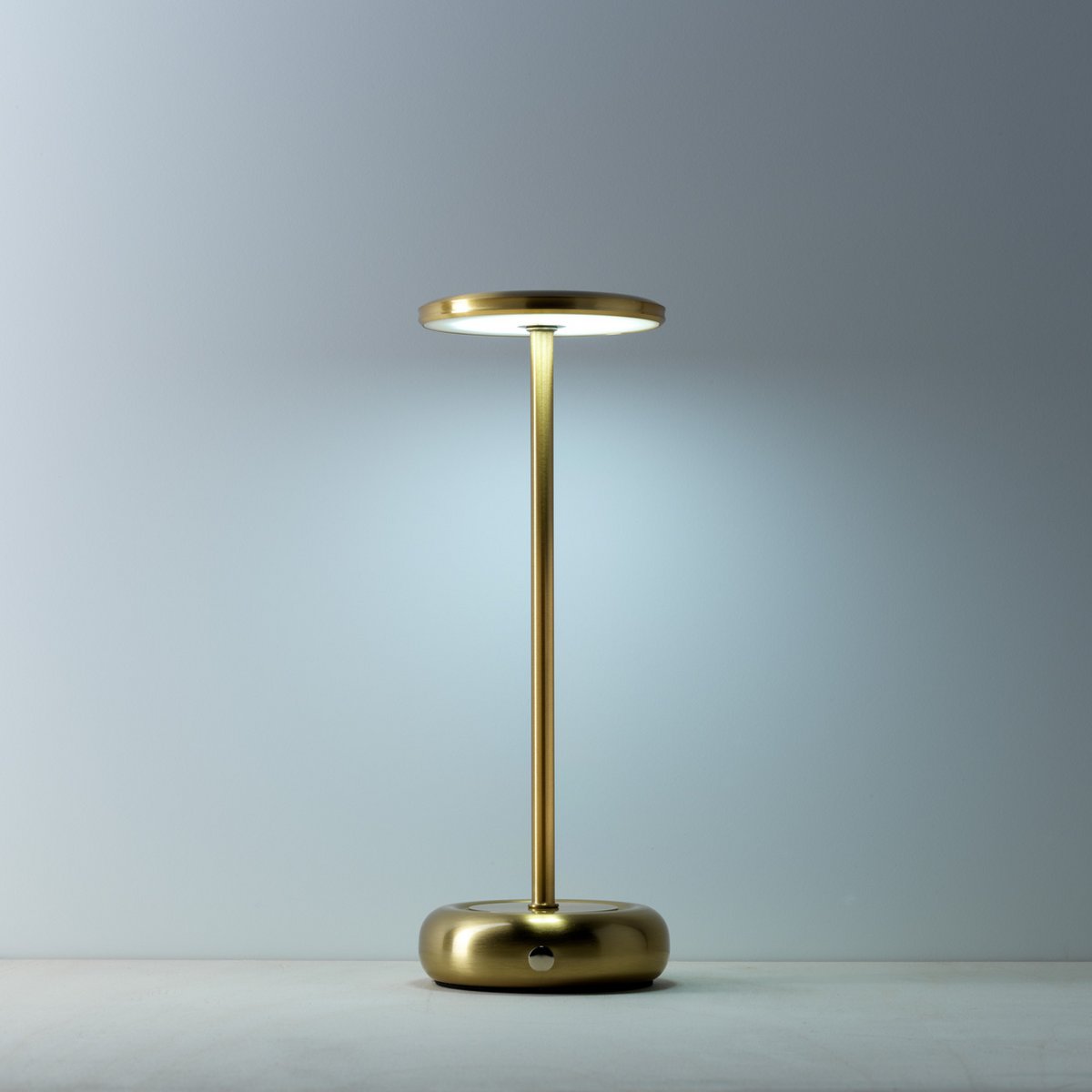 The Smooth Operator Led Table Lamp - LUXONAS HOME