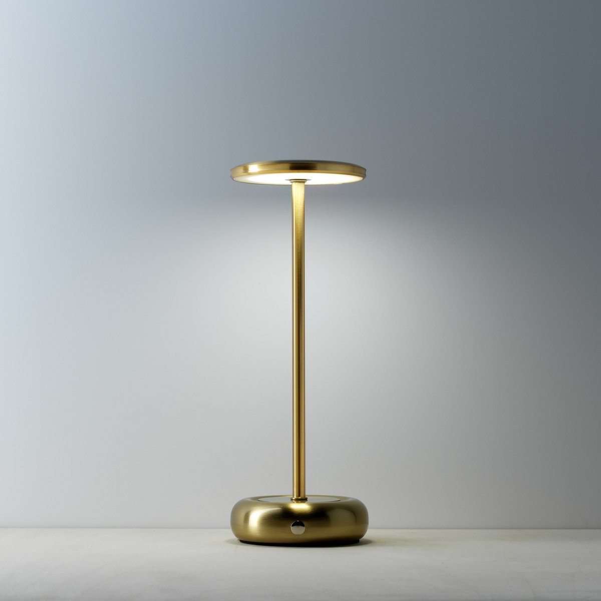 The Smooth Operator Led Table Lamp - LUXONAS HOME