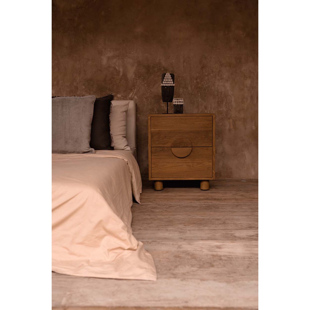 The Sumba Stone 32 on Stand - LUXONAS HOME