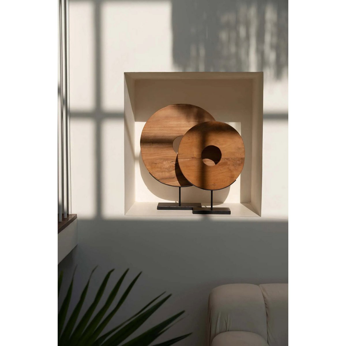 The Teak Disc on Stand - L - LUXONAS HOME