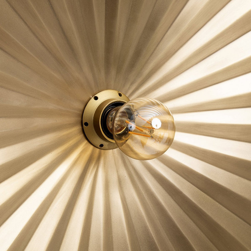 The Tsijn Tsjin Wall Lamp - Brass - M - LUXONAS HOME
