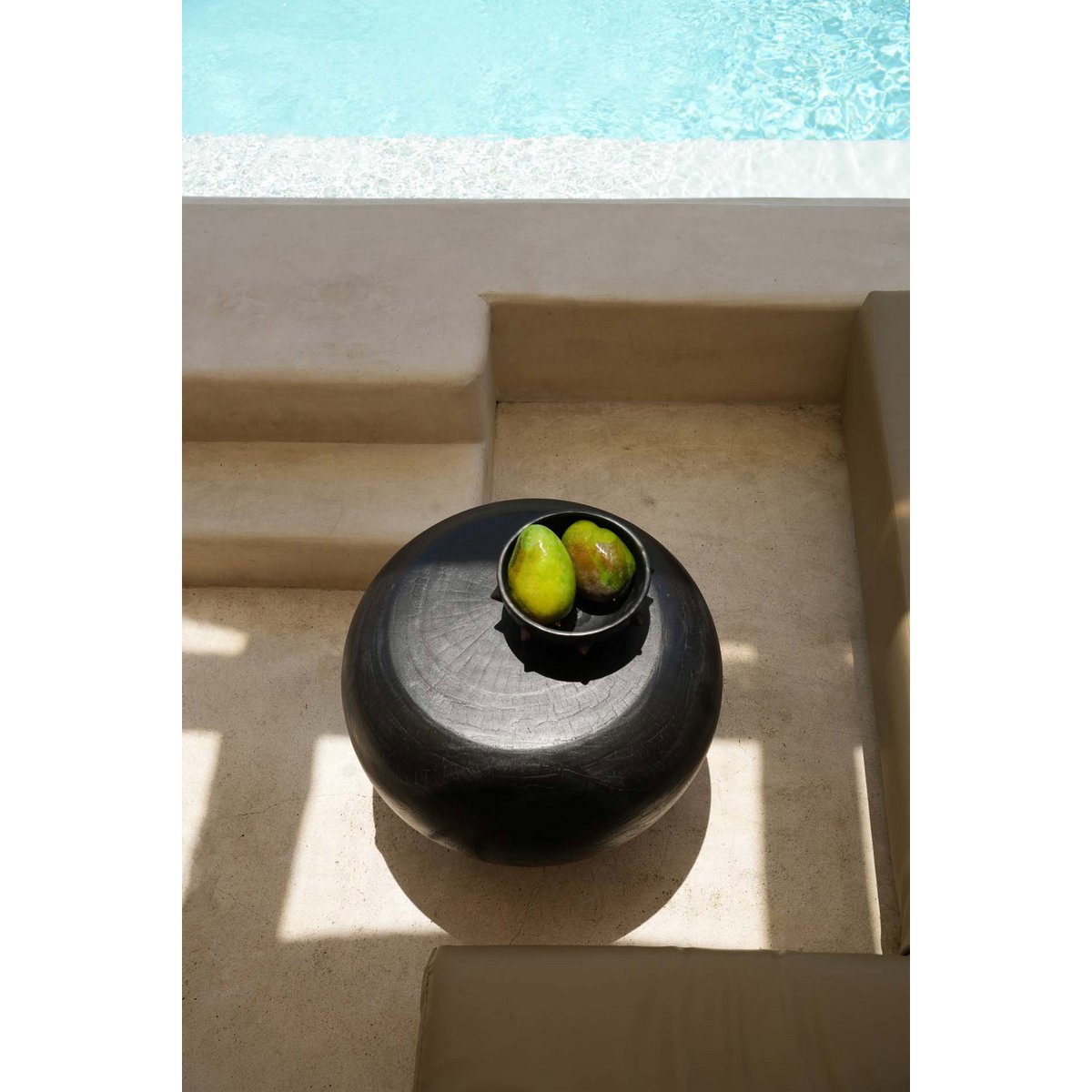 The Tutup Coffee Table - Black - LUXONAS HOME